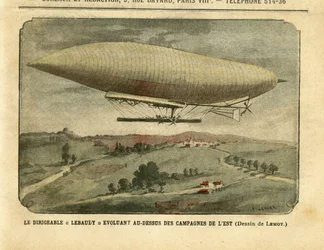 Ilustrace Achille Lemot (1846-1909) v Le Pelerin, 26. 11. 05 - Vzducholoď „“ Lebaudy ““ vyvíjející se nad východní krajinou - Kampaň, balónové vzducholodě zeppeliny aerostation, Lebaudy