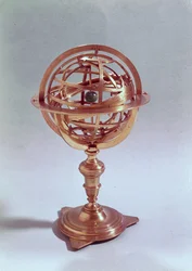 Armilární koule vyrobená na Ptolemaiově systému, Řím, 1648 (mosaz) (viz také 75480)