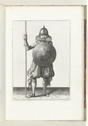Cvičení se štítem a kopím: voják vrací kopí třikrát do klidové polohy, třetí pohyb (č. 12), 1618 Nassausche Wapen-Handelinge, van Schilt, Spies, Rappier a Targe: zobrazeno beyde figuerlick, ende zarámováno po
