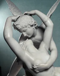 Detail lásky a psychiky. Mramorová socha od Adama Tadoliniho (1788-1868) podle díla Antonia Canovy (1757-1822) vyrobená v letech 1787-1793. Villa Carlotta, Tremezzo