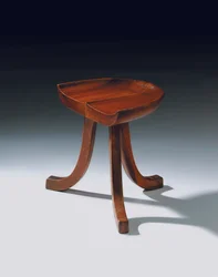 Třínohá stolička, cca 1903 (třešňové dřevo)