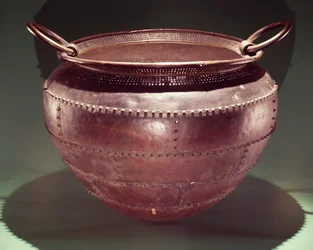 Cauldron, z Castlederg, hrabství Tyrone, pozdní doba bronzová, 700-600 př.nl (bronz)