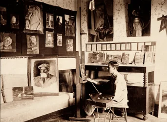 Umělec Guglielmo Ghini ve svém ateliéru, Ponte a Vingone, Scandicci, Florencie, 09/1920 (čb foto)