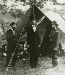 Abraham Lincoln s Allanem Pinkertonem a generálmajorem Johnem A. McClernandem, 1862