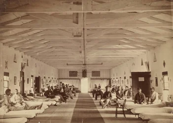 Nemocnice Armory Square, interiér oddělení K, ca. 1863.