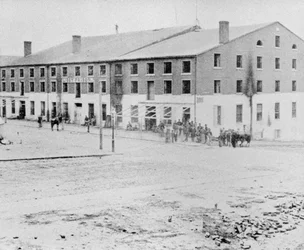 Konfederační věznice Libby pro válečné zajatce v Richmondu ve Virginii (černobílá fotografie)
