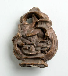 Maketa pro klíčový luk s Amorem šeptajícím sedící dívce: tři skici pro Central Group (sádra)