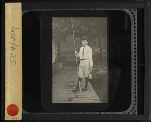 Howard bez názvu s rybářským prutem, 1910 nebo 1912.