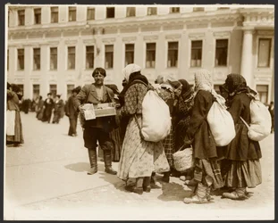 [Fotografie ze studijní cesty do Ruska použité pro obraz "Zrušení nevolnictví v Rusku" (1914), z cyklu "Slovanská epopej, Moskva"]