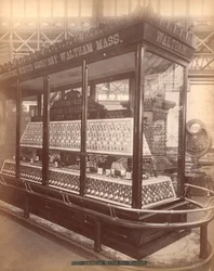 Expozice společnosti American Watch Co., hlavní budova, Mezinárodní výstava ke stému výročí, Filadelfie, 1876