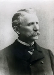 James B. Hume, šéf detektivů Wells Fargo (černobílá fotografie)