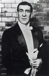 James J. Corbett (černobílá fotografie)