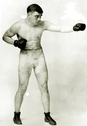 Leo Houck, 1911 (sépiová fotografie)