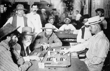 Hraje Faro v saloonu v Morenci, Arizona Territory