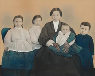 Portrét matky se čtyřmi dětmi, 50. léta 19. století (fotografie)