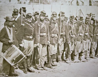 Šestý Maine Infantry Regt. Union Army, na přehlídce po bitvě u Fredericksburgu