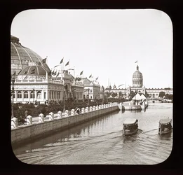 Worlds Columbian Exposition: Horticultural Building a Illinois State Building, Chicago, 1893 (skluzavka s lucernou)