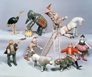 Humpty Dumpty Circus akrobaté a zvěřinec. cca 1900 (dřevo a papírová hmota)