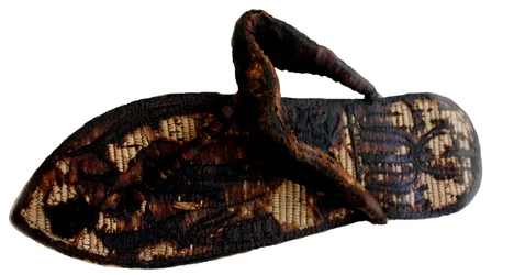 Tutanchamonův sandál zdobený vázanými vězni a sema-tawy symboly, 14. stol. před naším letopočtem