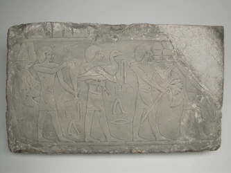 Fragment stěny z hrobky zobrazující nosiče obětních darů