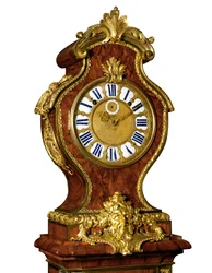 Detail regulátoru čtvrtfinále Regence, strojek Thuret, kolem 1720 (osazeno ormolu, mosaz vykládaný Boulle modře tónovaný roh a královské dřevo) (viz také 469017)