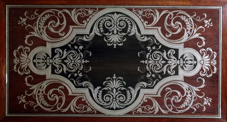 Dekorace na vnitřní straně ebenových dveří skříně, od Andre-Charles Boulle (1642-1732), Francie
