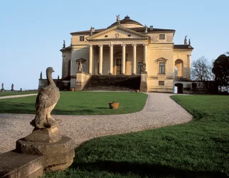 Renesanční architektura: pohled na vilu Capra, zvanou La Rotonda, vytvořenou architektem Andreou di Pietrem della Gondola, zvaným Andrea Palladio (1508-1580), 1566, Vicenza, Itálie