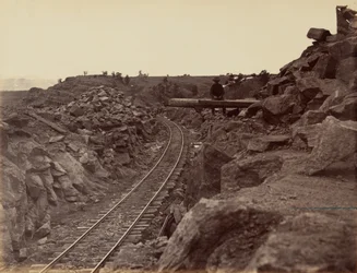 Deska 9. Východní přístup k mostu Dale Creek, 1869 (foto)