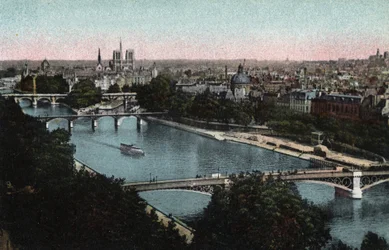 Paříž: panorama Seiny směrem ke Cathedrale Notre Dame (Notre-Dame) a Ile de la Cite. Fotografie z roku 1920 v „Uměleckém albu“ města Paříže. Soukromá sbírka.