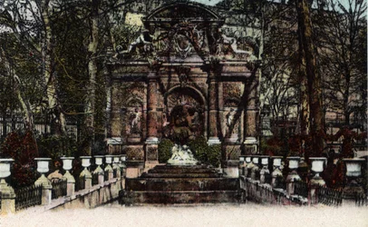 Paříž: pohled na Fontaine Medicis v lucemburských zahradách. Fotografie z roku 1920 v „Uměleckém albu“ města Paříže. Soukromá sbírka.