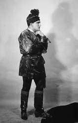 Tenorista Miguel Fleta na premiéře „Turandot“ od Giacoma Pucciniho v Teatro alla Scala v Miláně, 25.