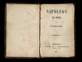 Titulní strana „“Napoleon Malý“, politická brožura Victora Huga o Louis-Napoleon Bonaparte (Napoleon III). 1855.