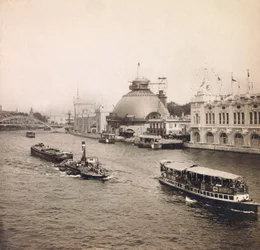 Univerzální výstava 1900 - Expozice Universelle de 1900 v Paříži: Panoramatický pohled na Seinu, levý břeh - soukromá sbírka