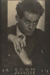 Egon Schiele, 1914 (želatinový stříbrný tisk)