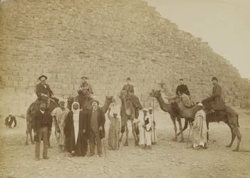 Rodina turistů v Gíze, Egypt