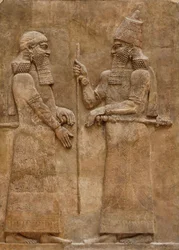Sargon II. a hodnostář, reliéf z paláce krále Sargona v Chorsábádu, kolem 716-713 př. n. l.