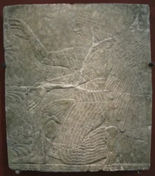 Okřídlené božstvo u posvátného stromu. Reliéf z paláce Ashurnasirpal II v Kalhu, Nimrud, 9. století před naším letopočtem