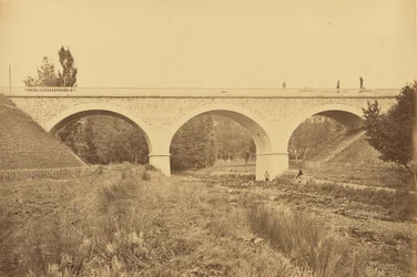 Viadukt přes řeku Rýn u Pradines