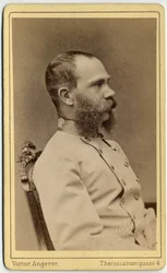 Portrét rakouského císaře Františka Josefa I. (1830-1916) a uherského krále (1867-1916) z habsbursko-lotrinského rodu. Fotografie z dílny Victora Angerera ve Vídni.