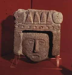Aztécká vyřezávaná hlava