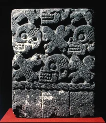 Tzompantli, pozdní postklasické období (1300-1521) (kámen)