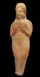 Figurka nahé ženy. Terakota, Babylon, 2. tisíciletí př. n. l. Musée de la Castre, Cannes.