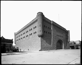 First Regiment Armory, Chicago, Illinois, USA, cca 1891 (č/b foto)