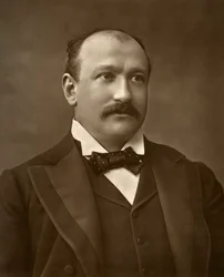 Britský herec Augustus Harris v Human Nature, 1886