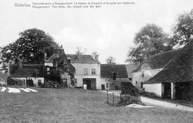 Farma Hougoumont, důležité strategické místo pro Wellington během bitvy u Waterloo, pamětní pohlednice, kolem roku 1912 (fotolitho)