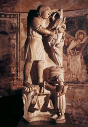 Září, socha z Cyklu měsíců, od Benedetta Antelamiho (1178-1233), baptisterium v Parmě, Emilia-Romagna, Itálie