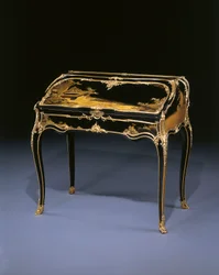 Louis XIV bureau en pente, cca 1750 (japonský lak na ormolu a vernis Martin)