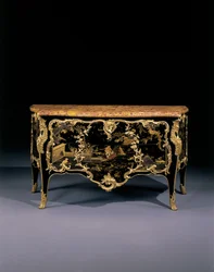 Commode, cca 1745 (japonský lak namontovaný na ormolu a ebonizované dřevo)