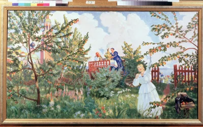 Jablečná zahrada (Apple Garden). Žena v bílých šatech sbírá ovoce z jabloně, na plošině za ní pár popíjí čaj, sedí u stolu s kouřícím samovarem. Dílo Borise Michayloviče Kustodieva (Kustodiev) (1878-1
