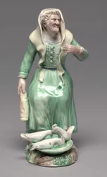 Stará žena krmící kuřata, Staffordshire Factory, cca 1770 (kamenina)